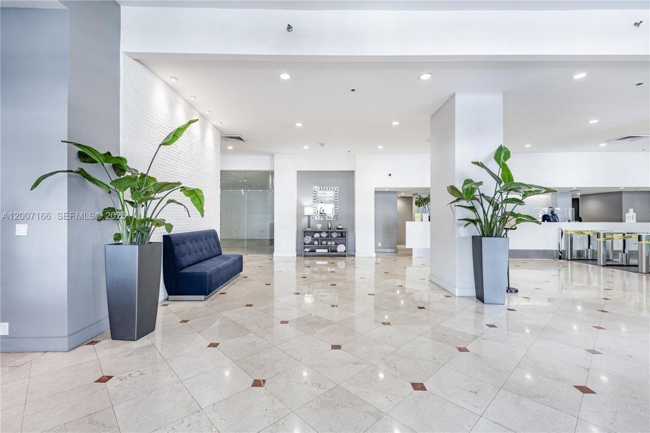 100 Lincoln Rd , Unit 944, Miami Beach, FL 33139 Photo