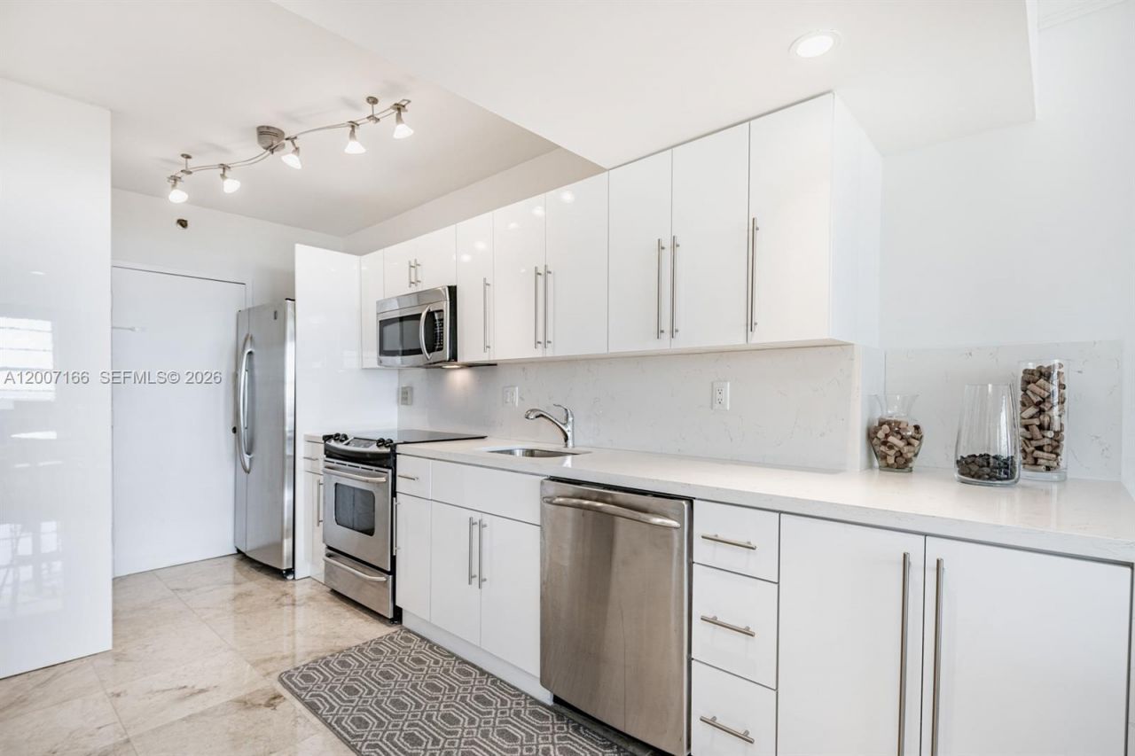 100 Lincoln Rd , Unit 944, Miami Beach, FL 33139 Photo