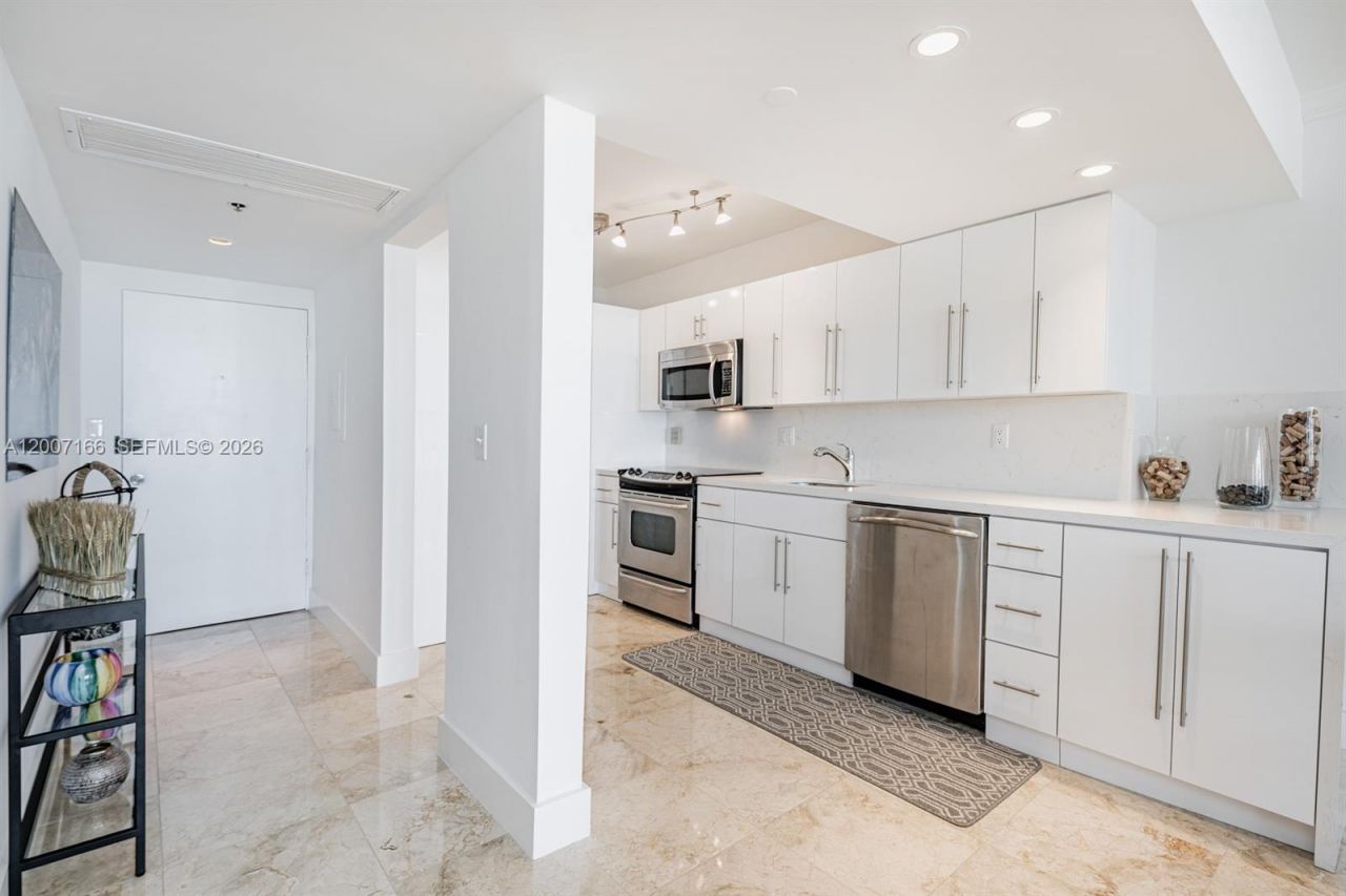 100 Lincoln Rd , Unit 944, Miami Beach, FL 33139 Photo