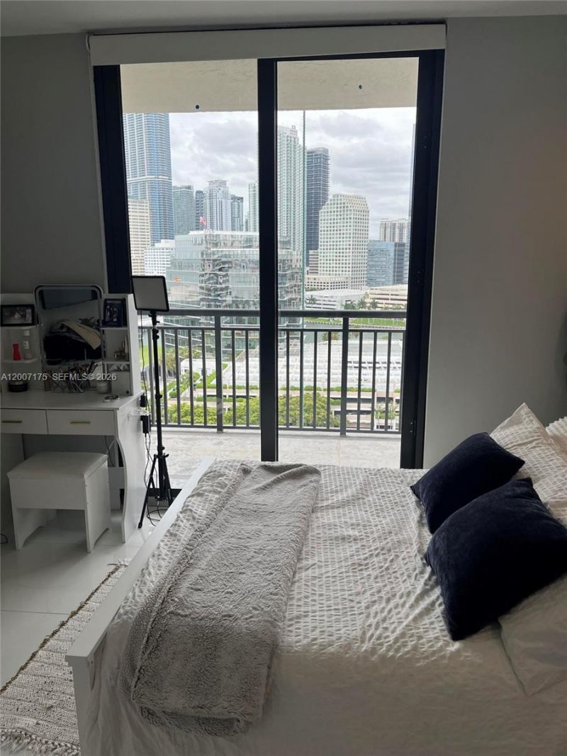 540 Brickell Key Dr, Unit 1809, Miami, FL 33131 Photo