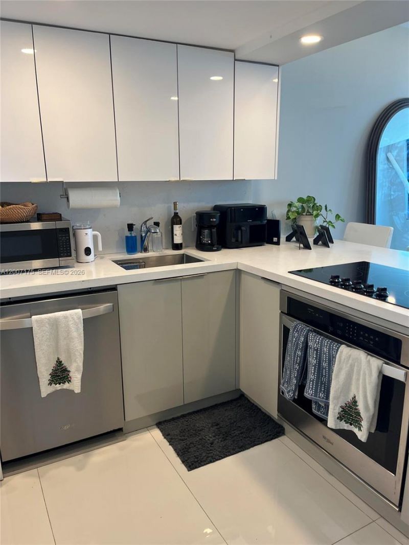 540 Brickell Key Dr, Unit 1809, Miami, FL 33131 Photo