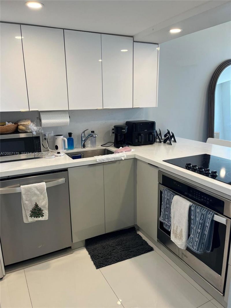 540 Brickell Key Dr, Unit 1809, Miami, FL 33131 Photo