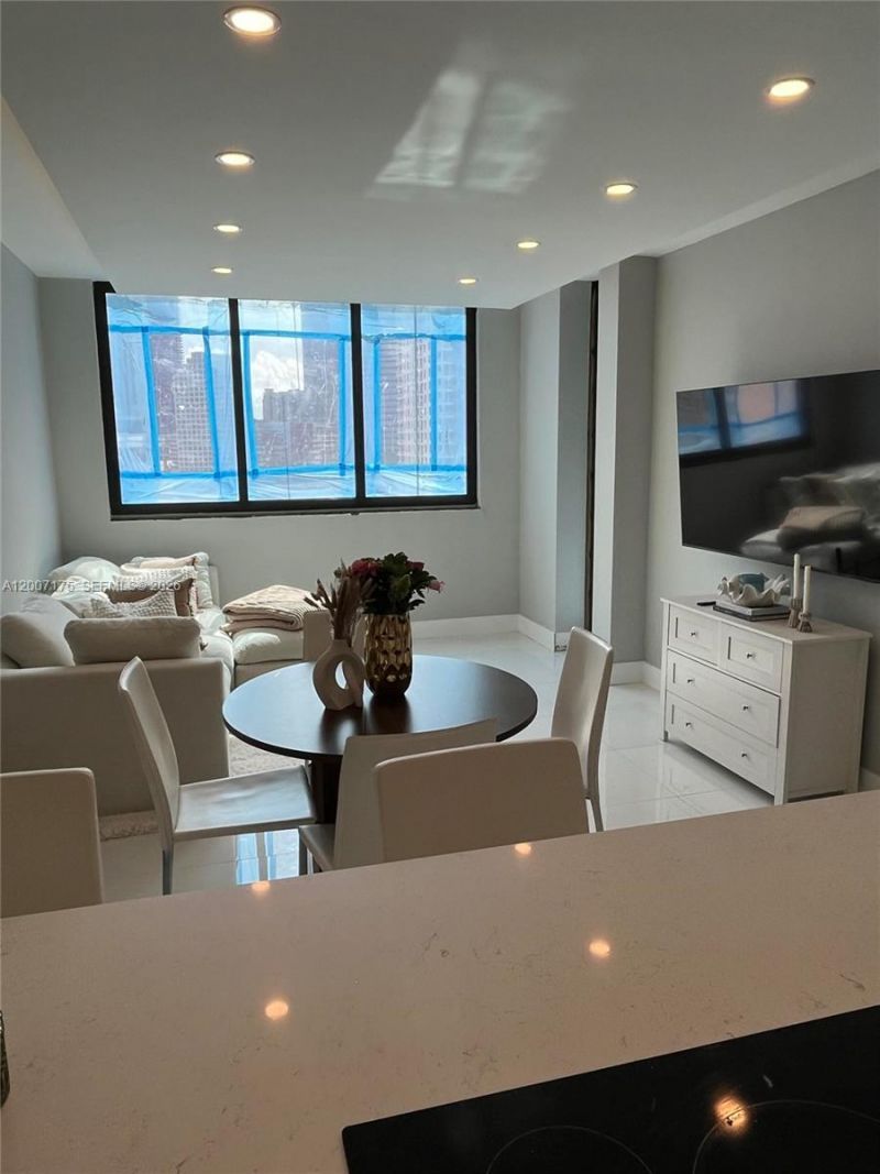 540 Brickell Key Dr, Unit 1809, Miami, FL 33131 Photo