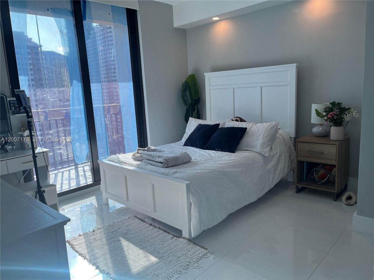 540 Brickell Key Dr, Unit 1809, Miami, FL 33131 Photo
