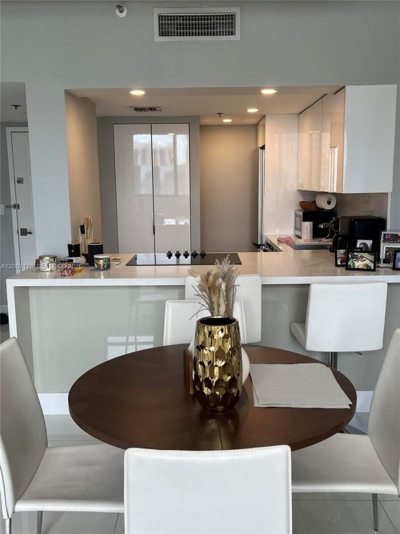 540 Brickell Key Dr, Unit 1809, Miami, FL 33131 Photo