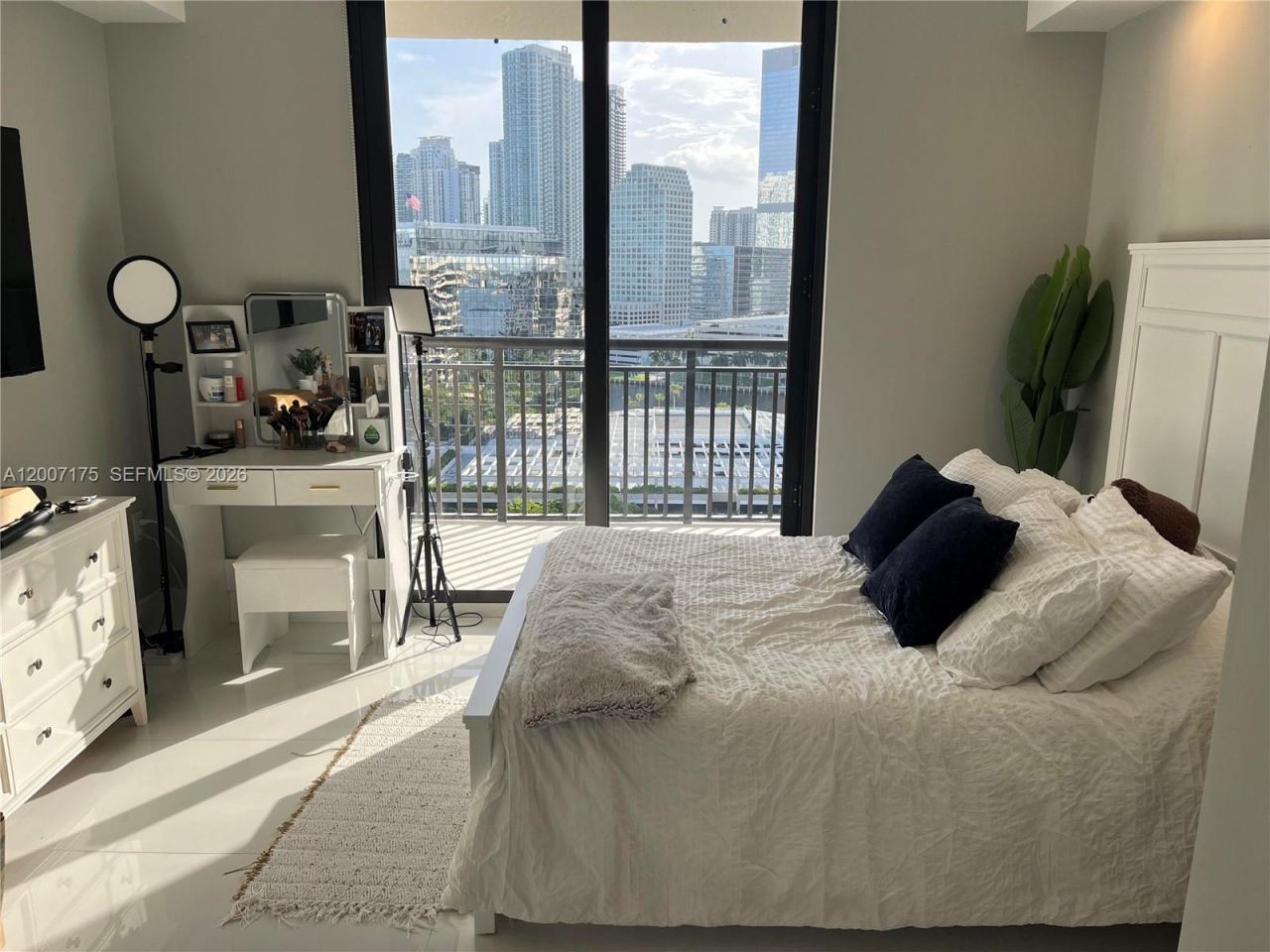 540 Brickell Key Dr, Unit 1809, Miami, FL 33131 Photo