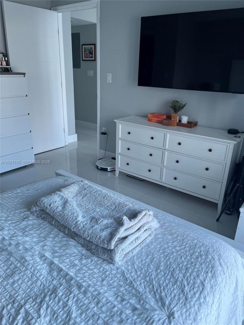 540 Brickell Key Dr, Unit 1809, Miami, FL 33131 Photo