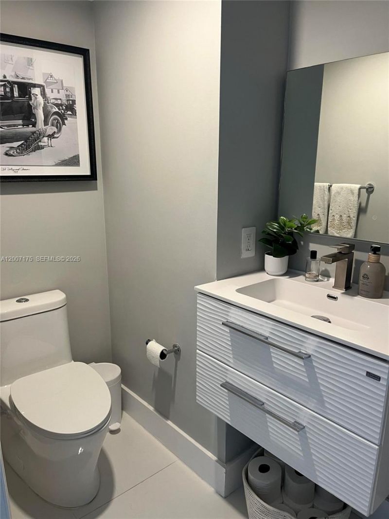 540 Brickell Key Dr, Unit 1809, Miami, FL 33131 Photo