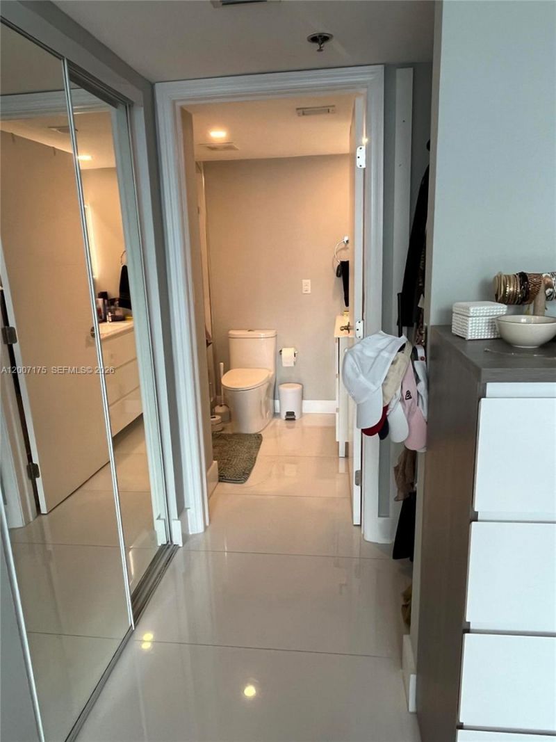 540 Brickell Key Dr, Unit 1809, Miami, FL 33131 Photo