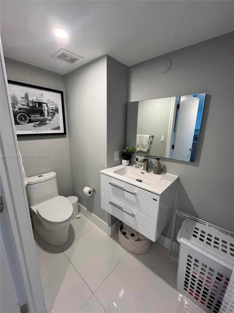 540 Brickell Key Dr, Unit 1809, Miami, FL 33131 Photo