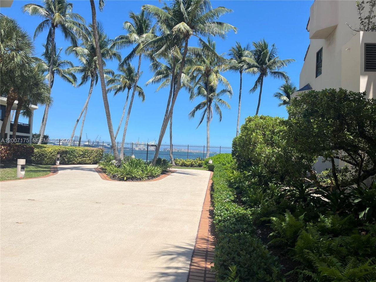 540 Brickell Key Dr, Unit 1809, Miami, FL 33131 Photo