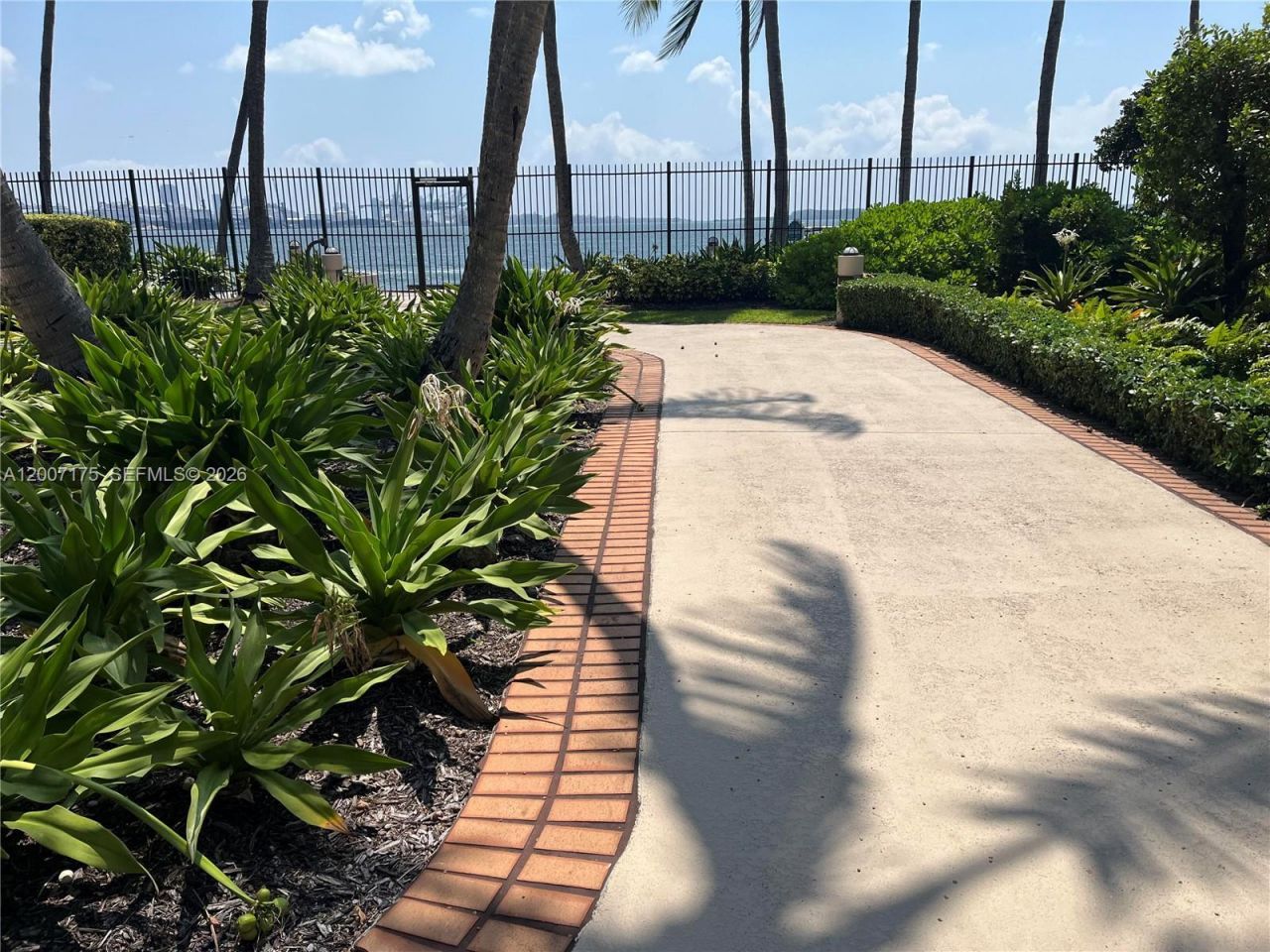 540 Brickell Key Dr, Unit 1809, Miami, FL 33131 Photo