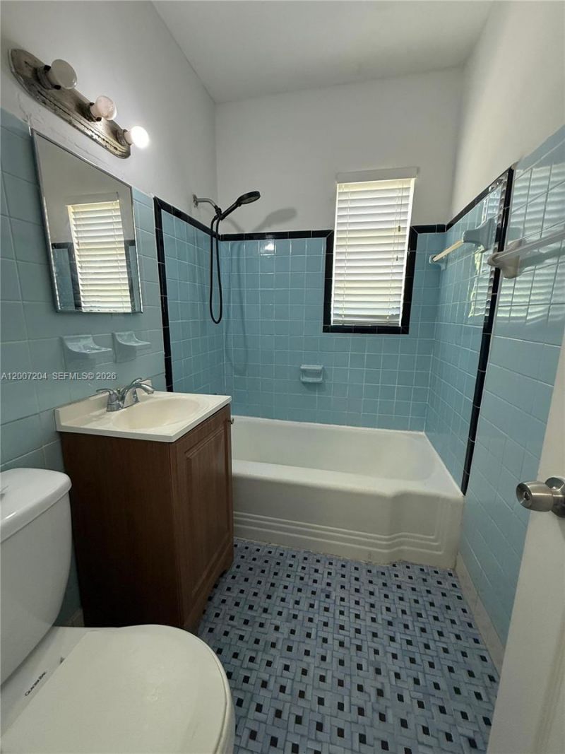 2483 SW 11th St , Unit 2483, Miami, FL 33135 Photo