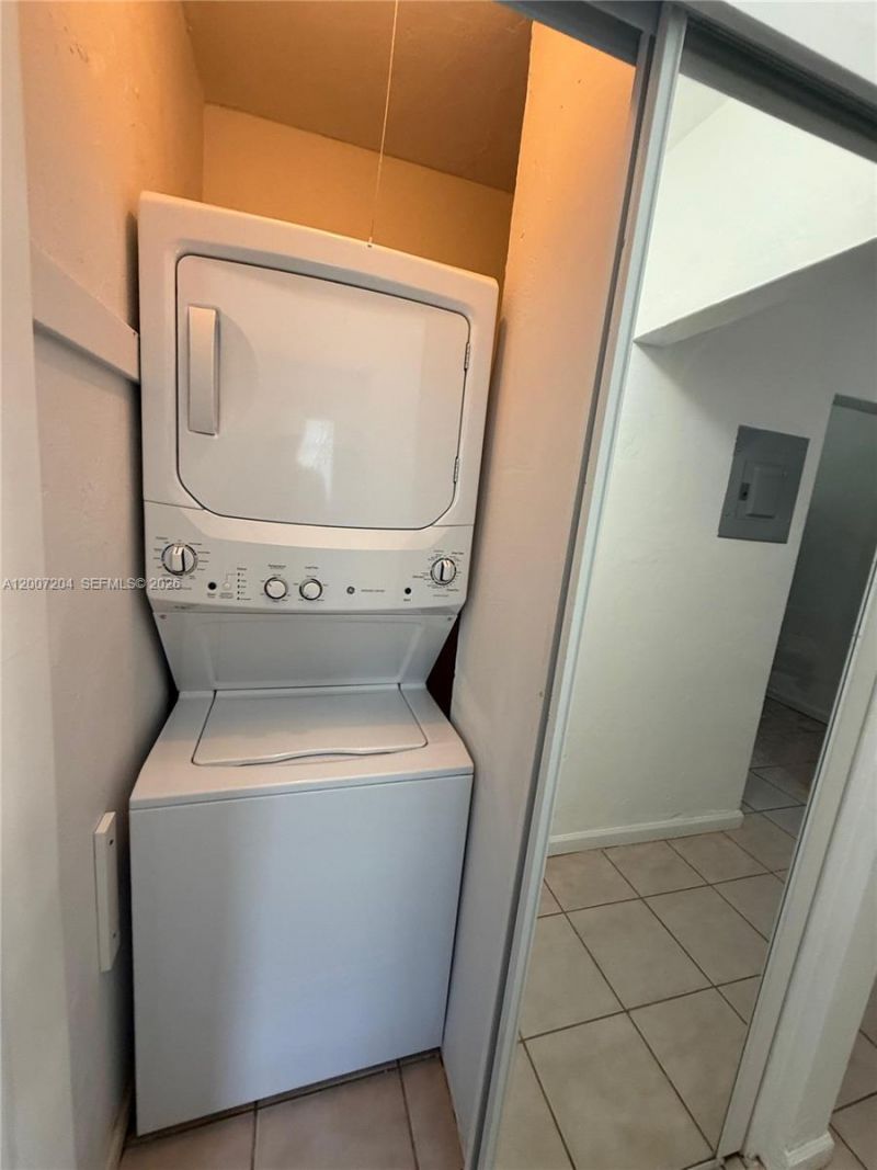 2483 SW 11th St , Unit 2483, Miami, FL 33135 Photo