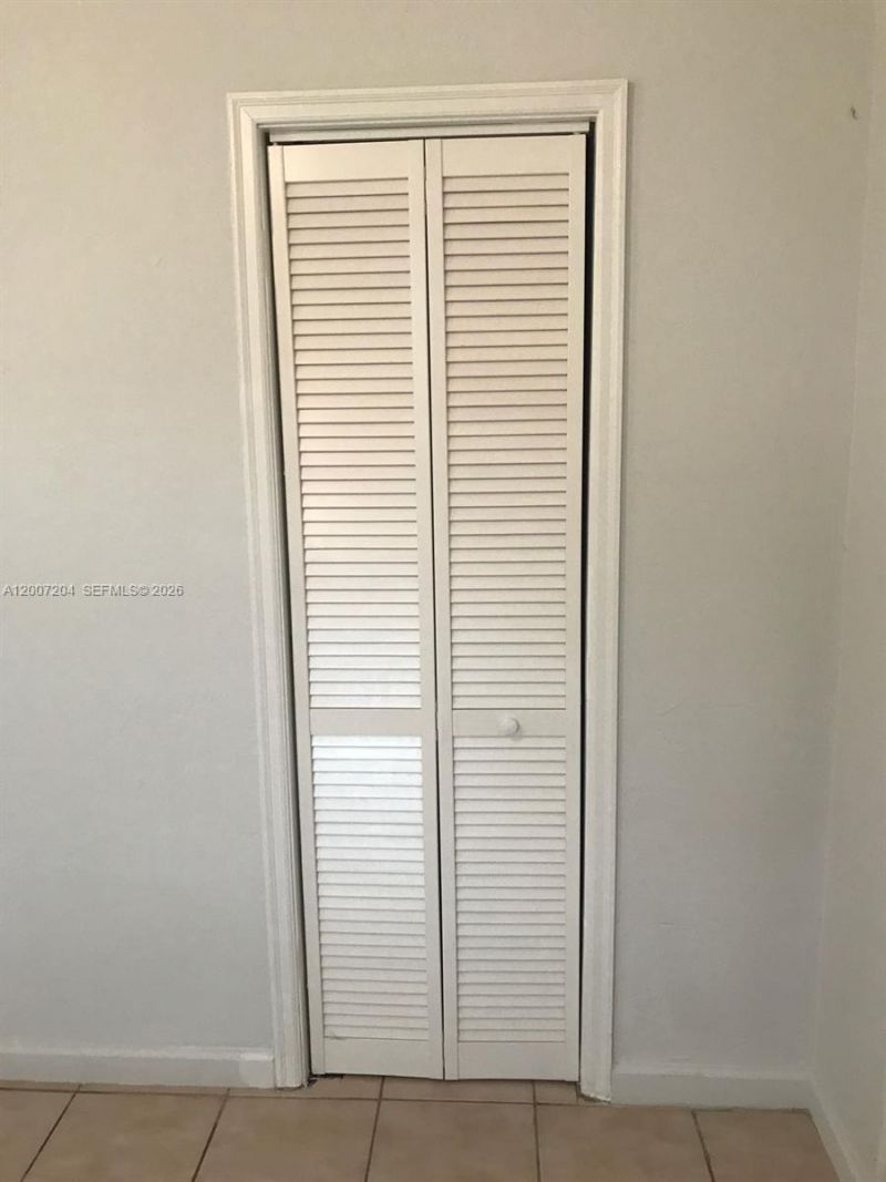 2483 SW 11th St , Unit 2483, Miami, FL 33135 Photo