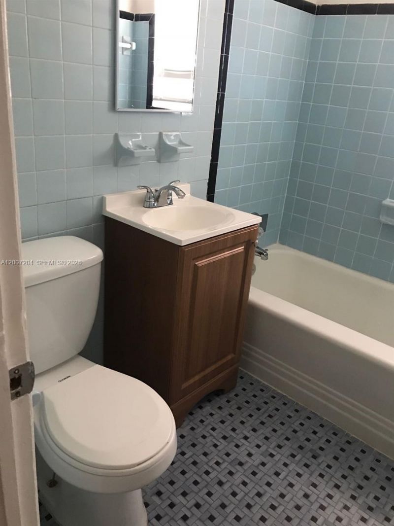 2483 SW 11th St , Unit 2483, Miami, FL 33135 Photo