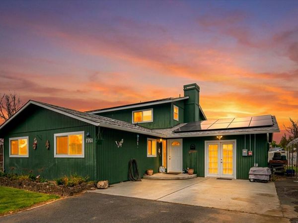 1551 SW Parkway Drive, Redmond, OR 97756