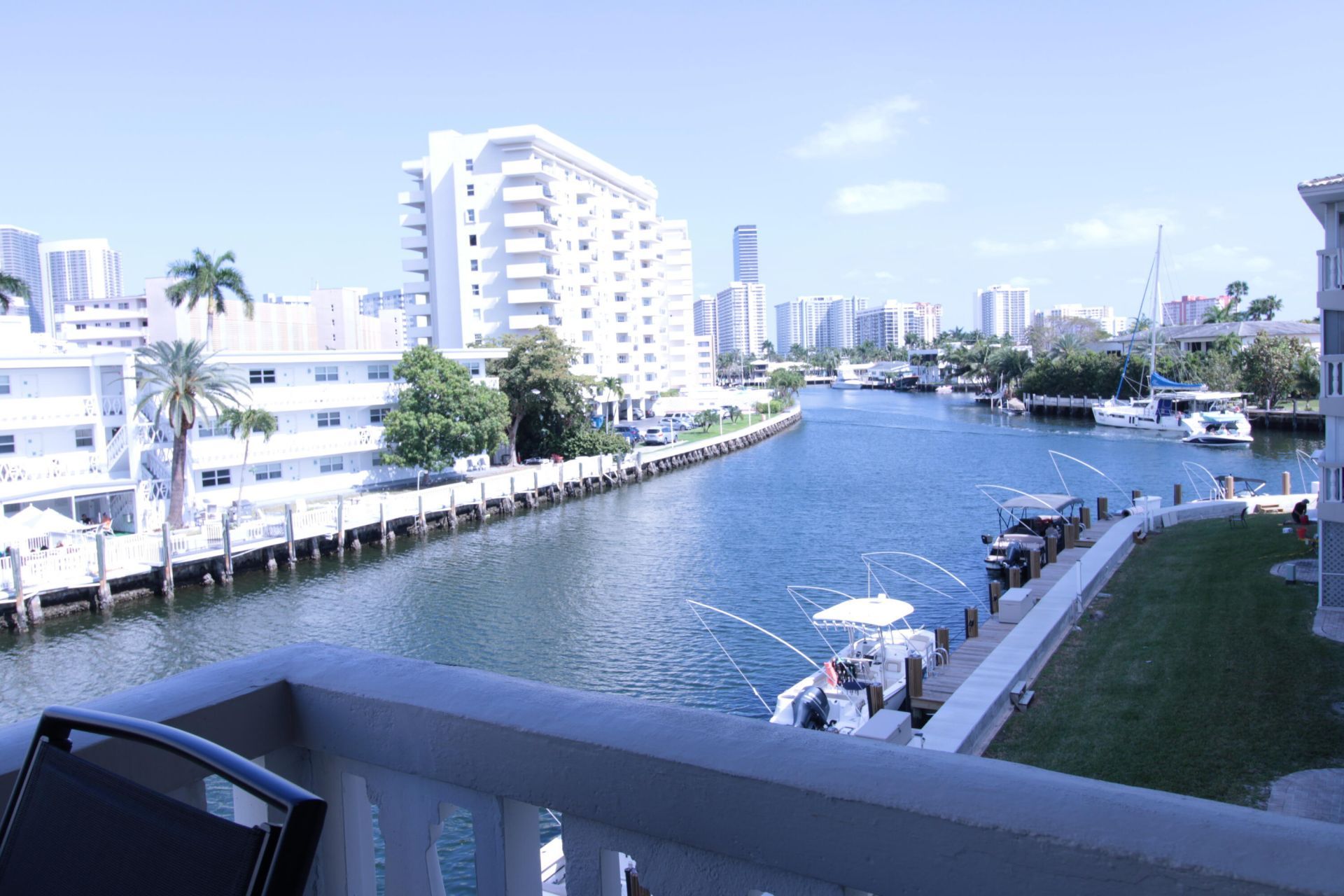 440 Paradise Isle Boulevard, Unit 303, Hallandale Beach, FL 33009 Photo