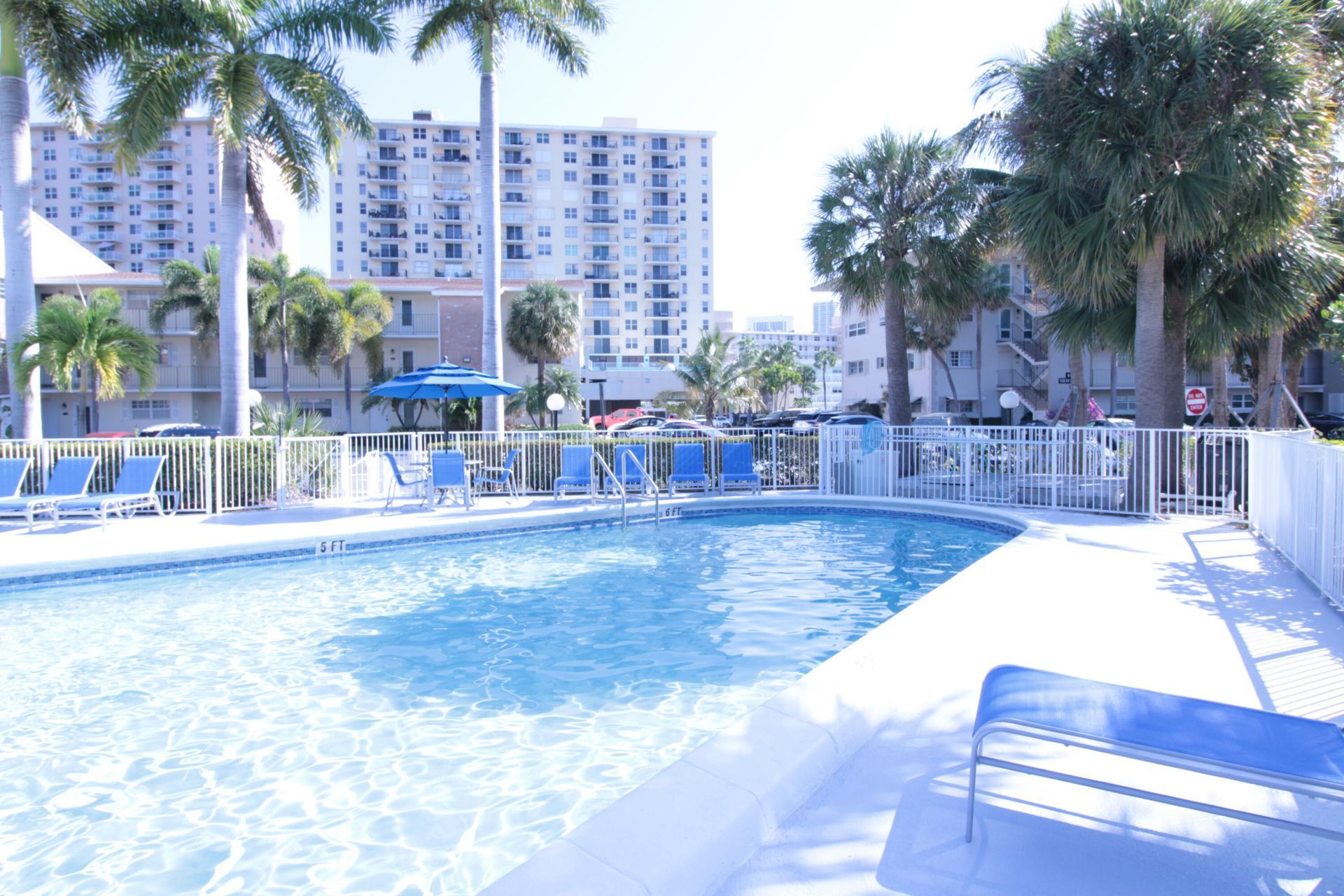 440 Paradise Isle Boulevard, Unit 303, Hallandale Beach, FL 33009 Photo