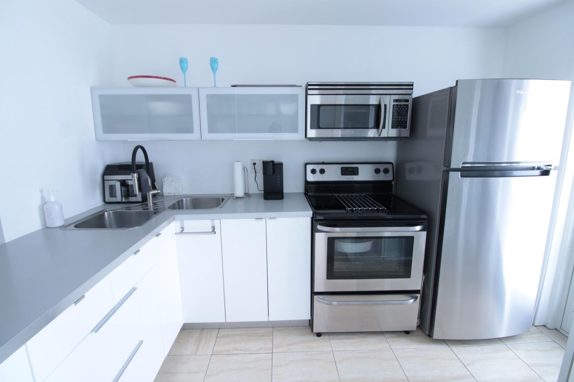 440 Paradise Isle Boulevard, Unit 303, Hallandale Beach, FL 33009 Photo