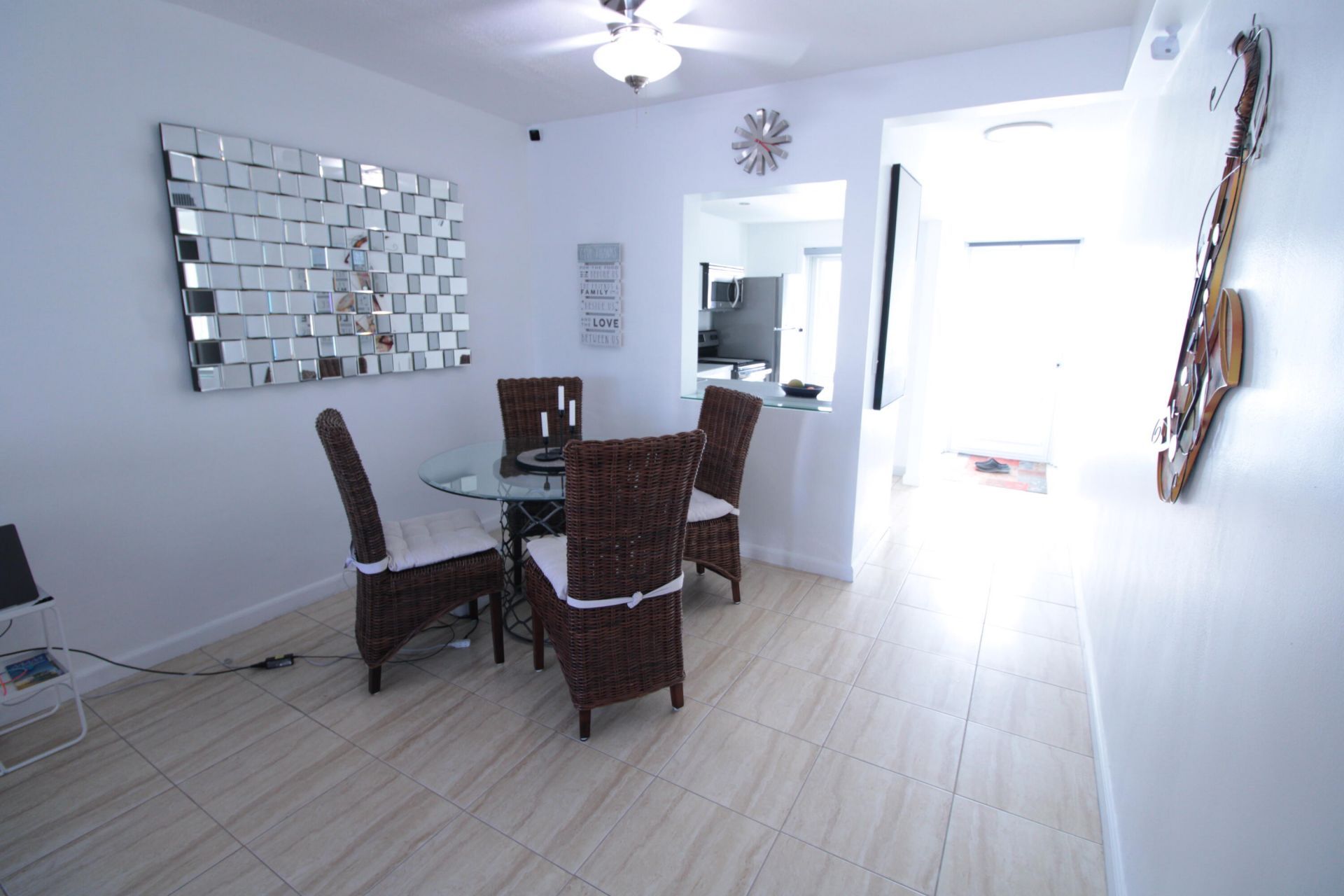 440 Paradise Isle Boulevard, Unit 303, Hallandale Beach, FL 33009 Photo