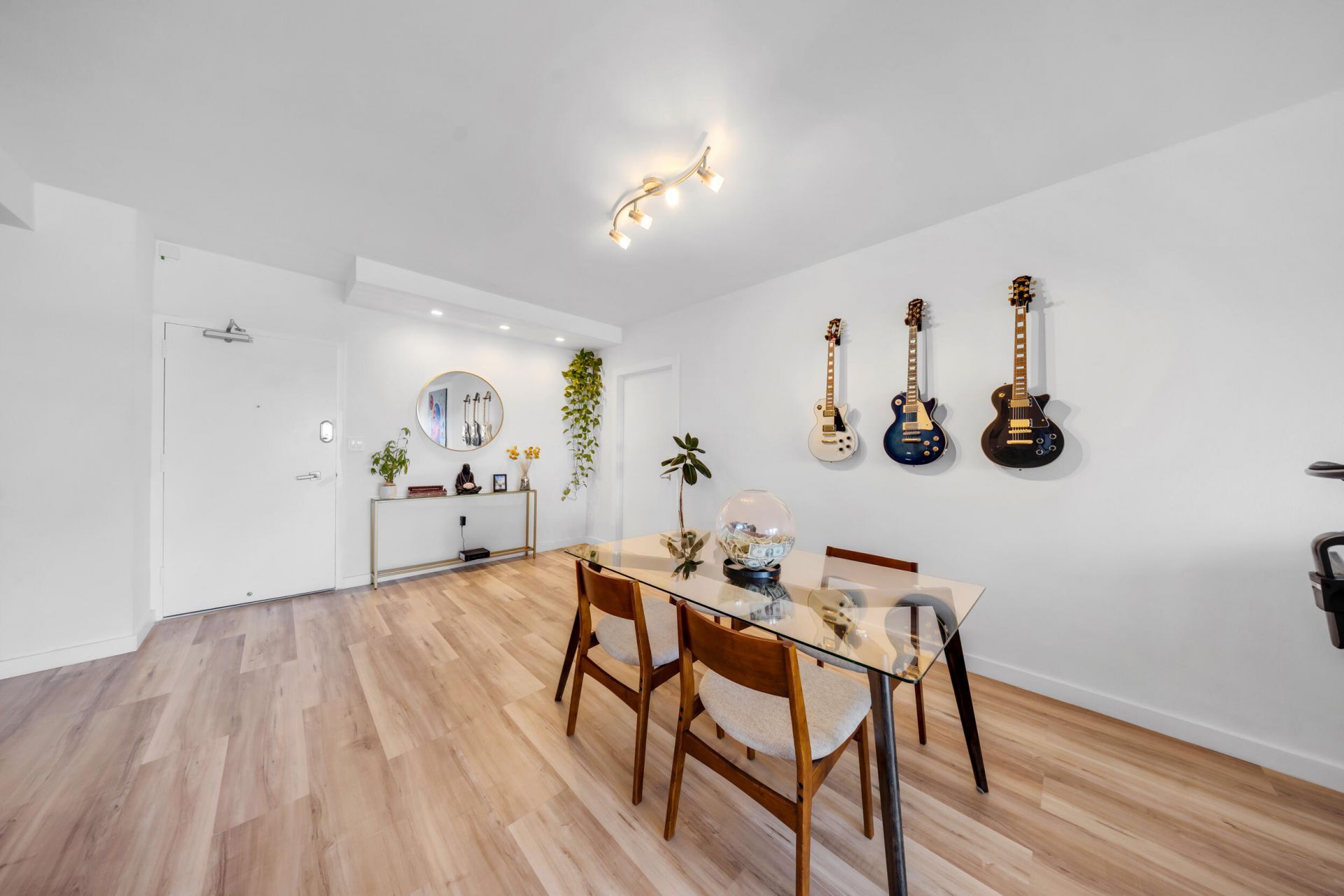 300 Bayview Drive, Unit 1614, Sunny Isles Beach, FL 33160 Photo