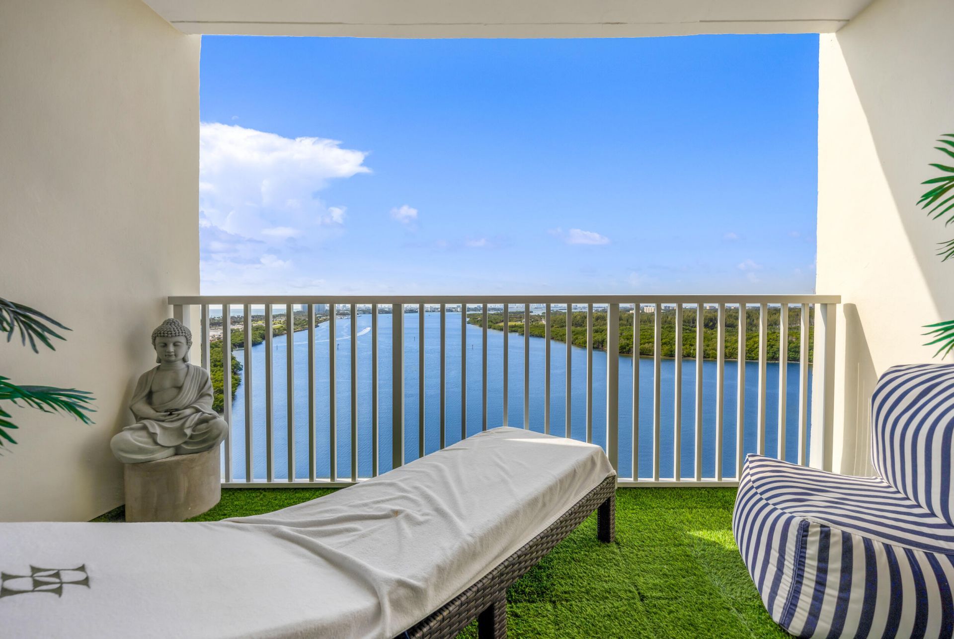 300 Bayview Drive, Unit 1614, Sunny Isles Beach, FL 33160 Photo