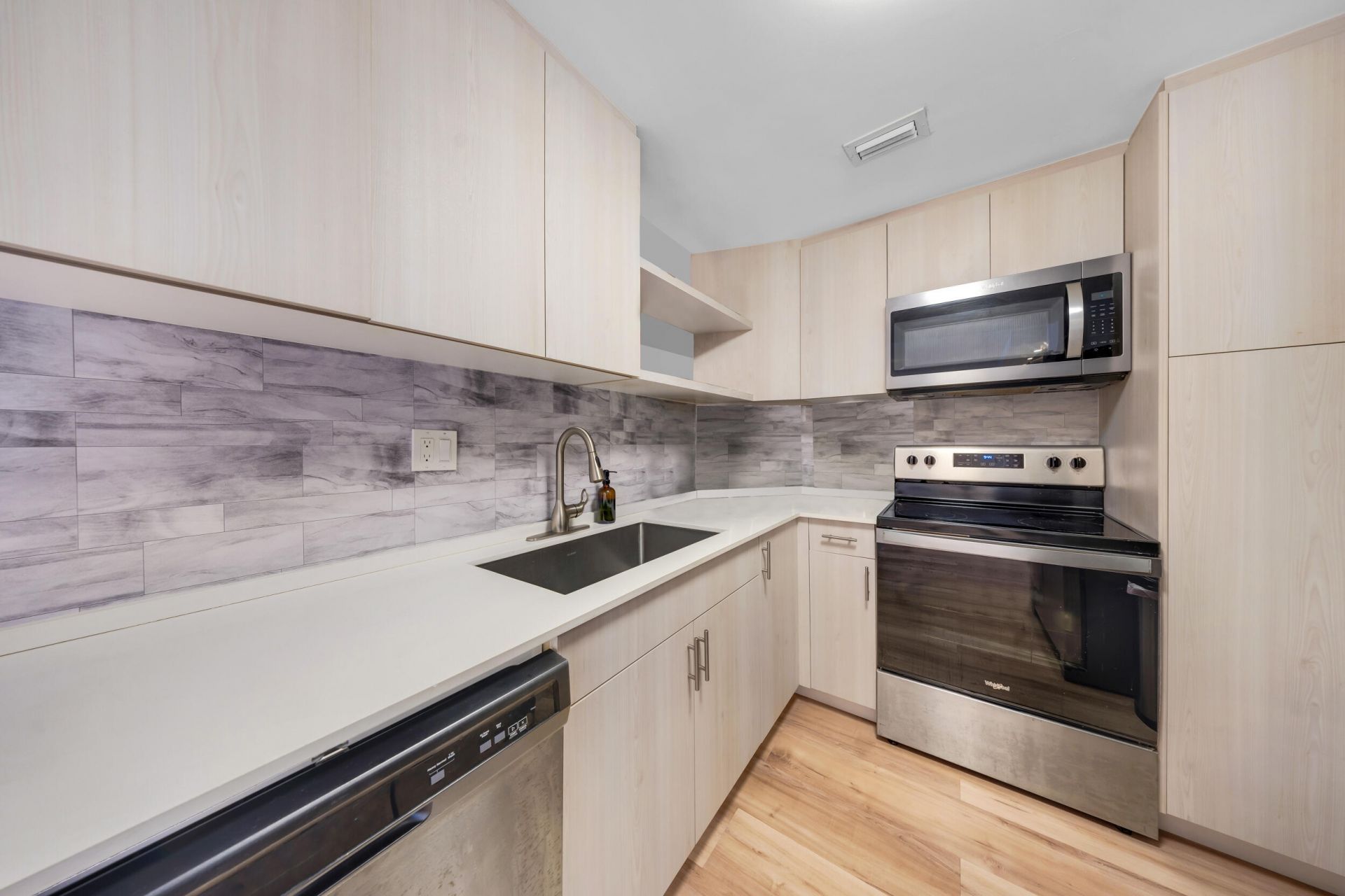 300 Bayview Drive, Unit 1614, Sunny Isles Beach, FL 33160 Photo