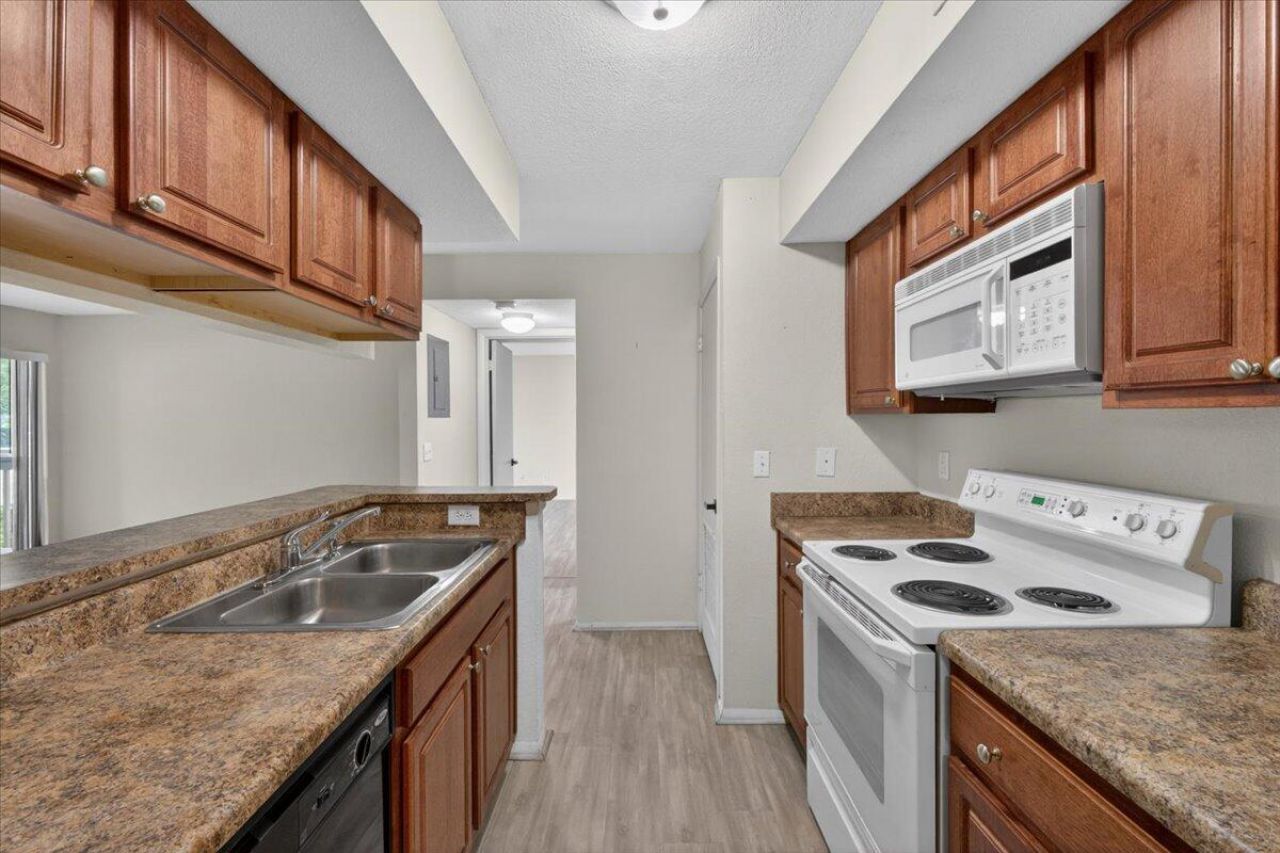 1481 Center Street Photo 4