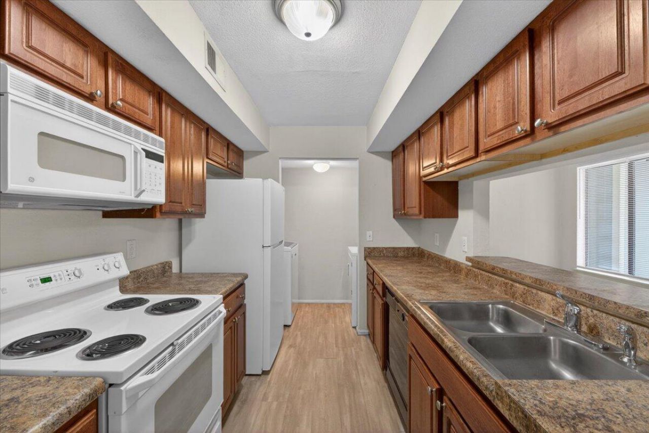 1481 Center Street Photo 6