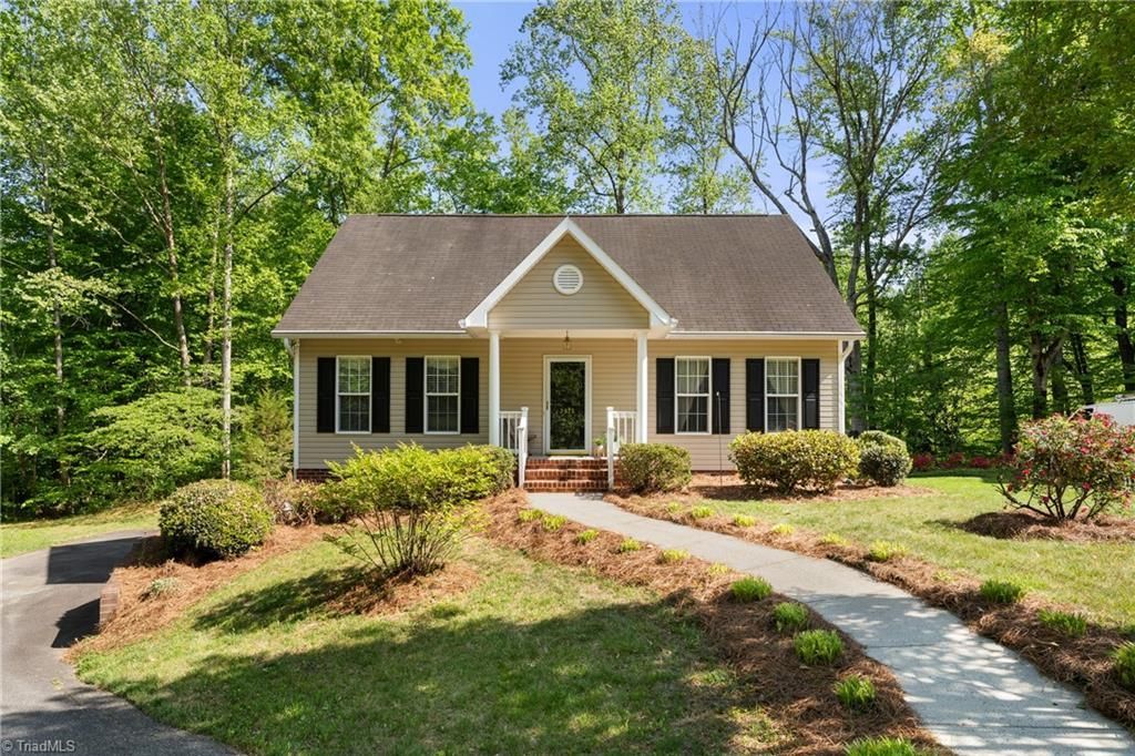 2375 Oakton Drive, Clemmons, NC 27012 Main Photo