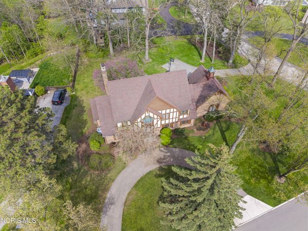 2744 Riva Ridge Road, Ottawa Hills, OH 43615