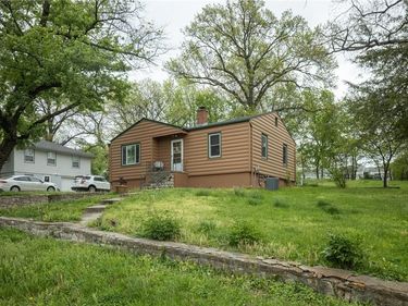 111 WALLER Avenue, Excelsior Springs, MO 64024