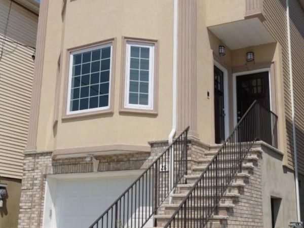 28 Davis St, Harrison, NJ 07029