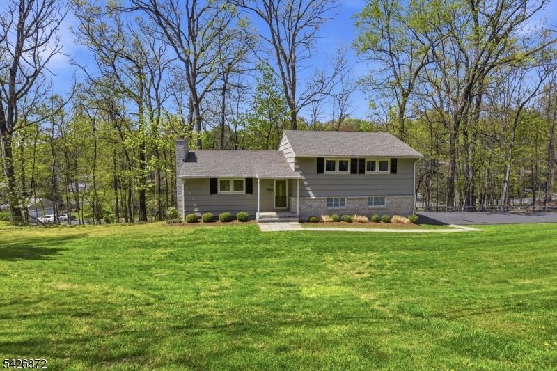 100 Old Fort Rd, Bernardsville, NJ 07924 Main Photo