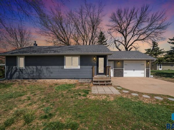 606 E 4th St, Colton, SD 57018