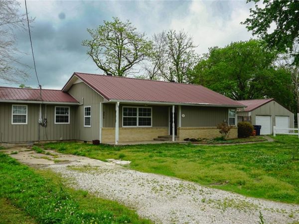 320 Country Club Road , Siloam Springs, AR 72761