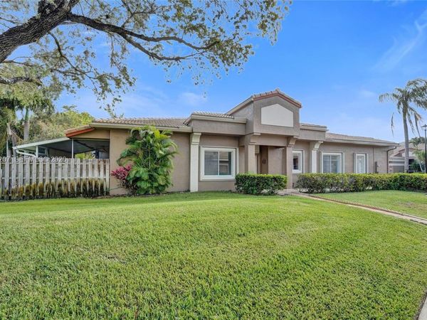 10131 Lombardy Dr , Tamarac, FL 33321