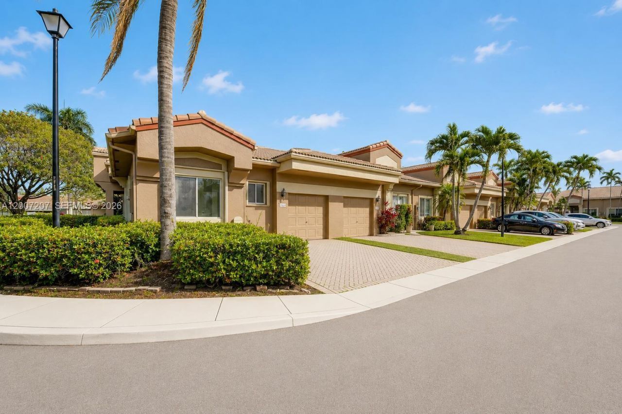 10131 Lombardy Dr, Tamarac, FL 33321 Photo