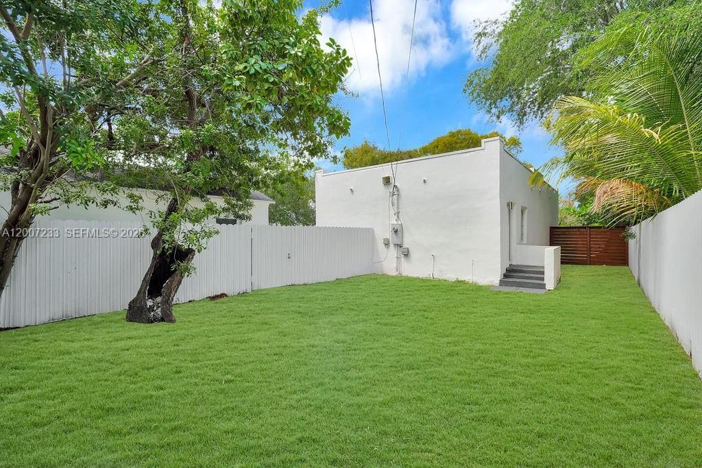 570 NW 48th St, Miami, FL 33127 Photo