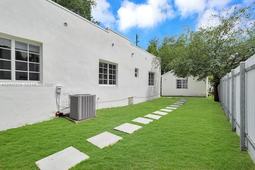 570 NW 48th St, Miami, FL 33127 Photo