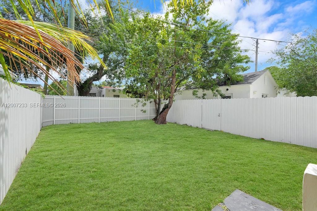 570 NW 48th St, Miami, FL 33127 Photo