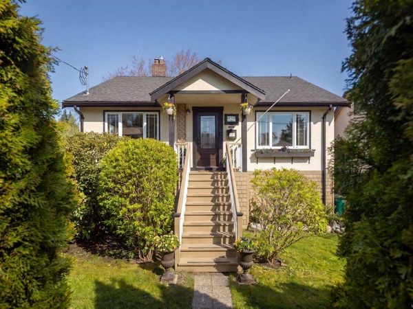 929 Easter Rd , Saanich, BC V8X 2Z9