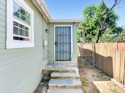 2585 Beaumont St, Sacramento, CA 95815 Photo