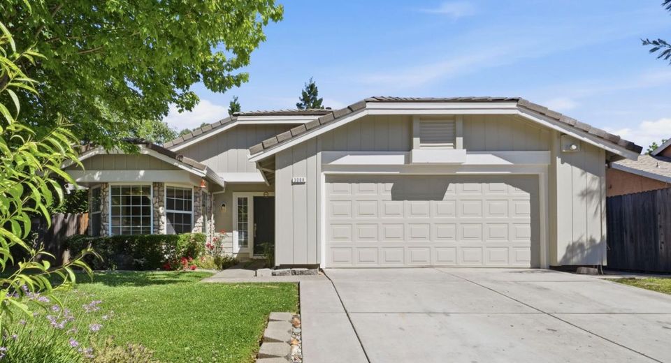 3008 Funston Dr, Sacramento, CA 95833 Photo
