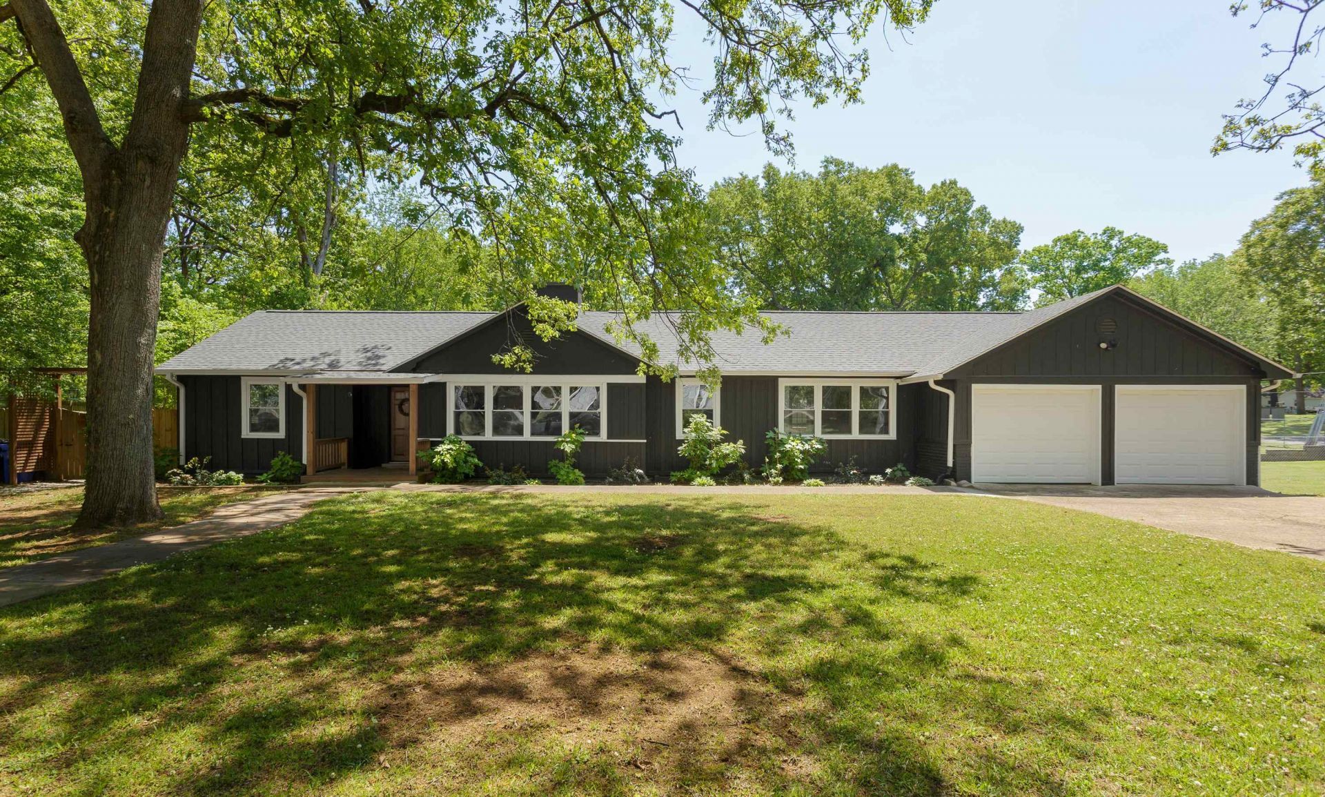 137 Duncan Ave, Florence, AL 35630 Main Photo