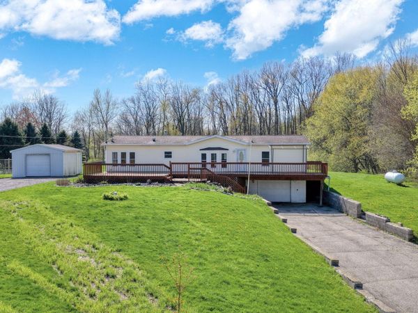 10430 Coon Hill Road, Munith, MI 49259