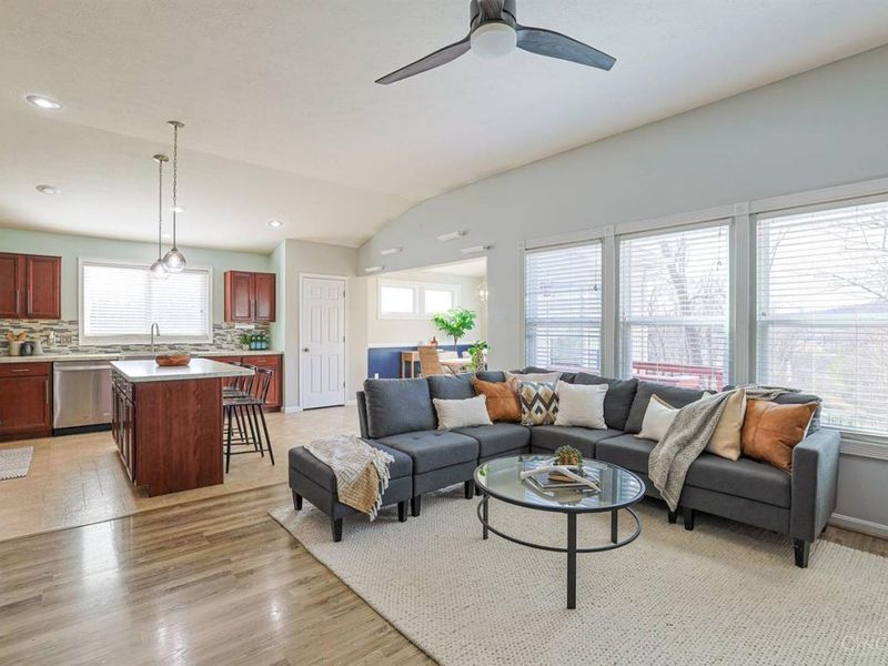 1919 Washburn Street, Cincinnati, OH 45223 Photo 3