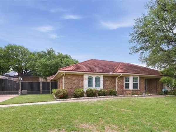 8325 Crosswind Drive, Fort Worth, TX 76179