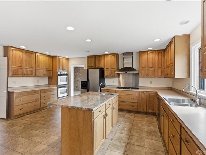 6835 Saint Laurent Circle, Washington Township, OH 45459 Photo 16